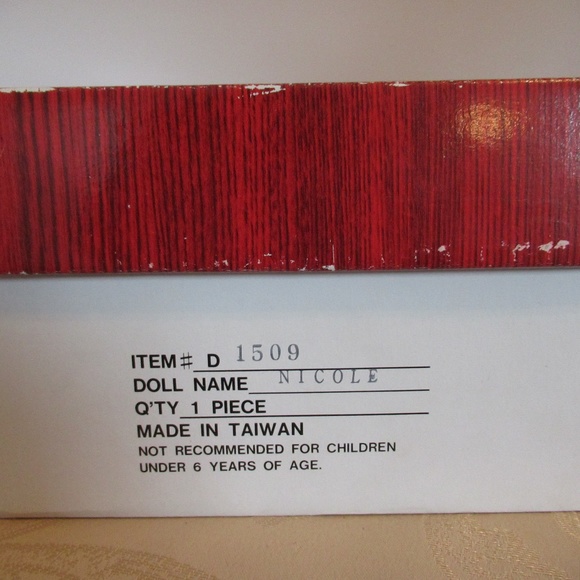 Dynasty Dolls "NICOLE" Porcelain Bisque doll - Picture 11 of 12